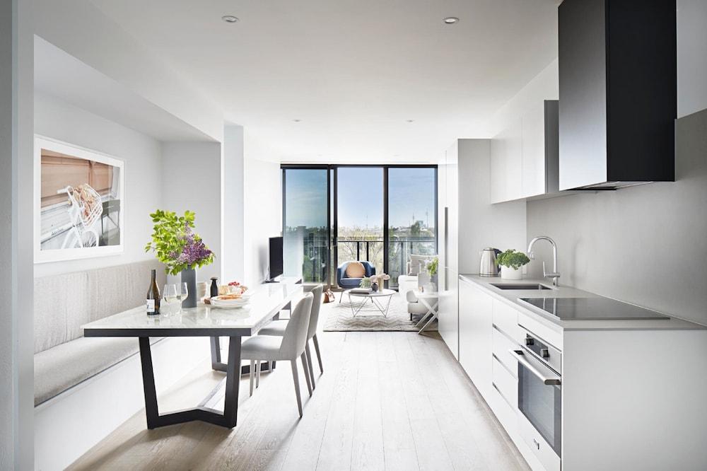 Tyrian Albert Park Lake Мельбурн Екстер'єр фото The kitchen of a typical apartment